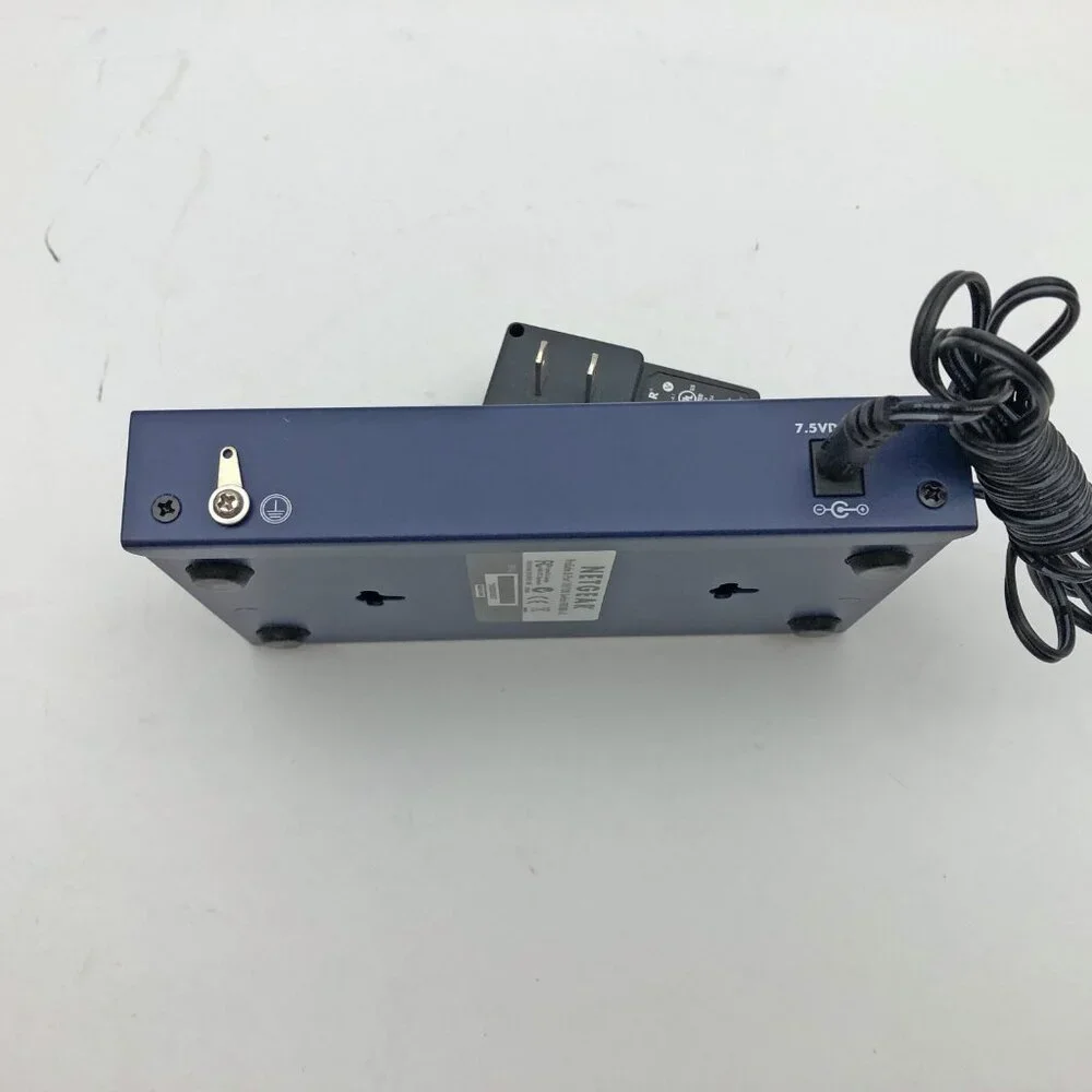 Netgear FS108 8 Port 10/100 Mbps Fast Ethernet Switch w/Power Supply